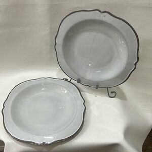 Crate&Barrel Deep Dinner Plates Lira White Gray Porcelain 11 1/4 In Scalloped